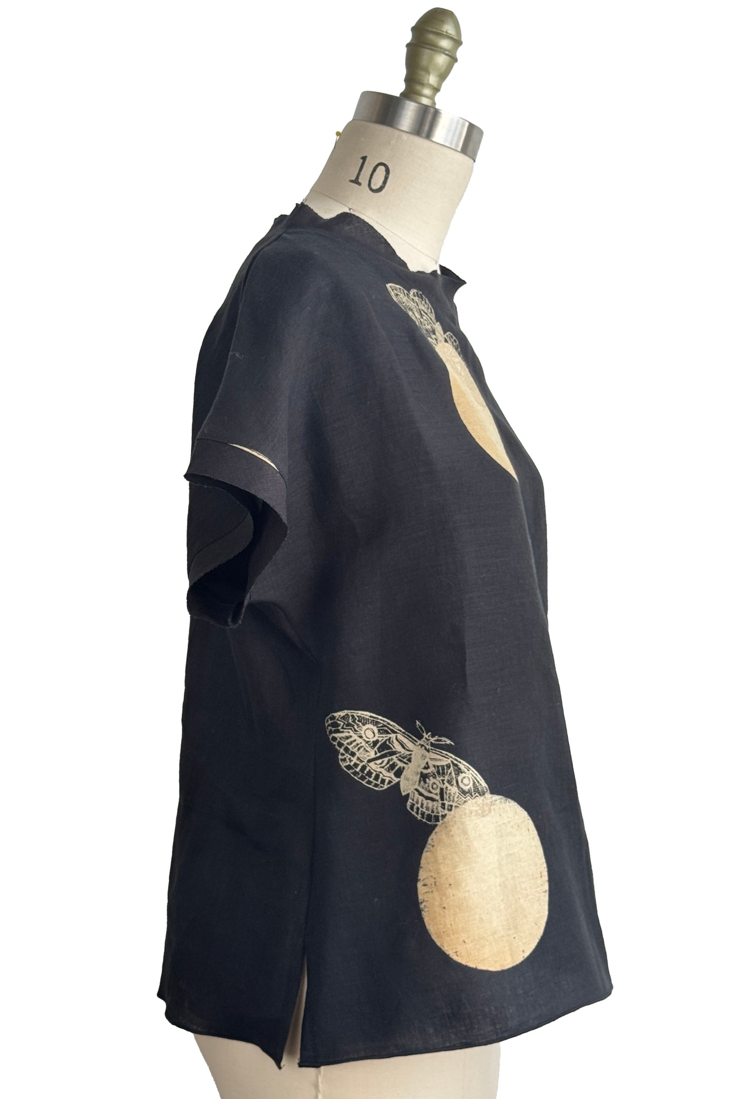 Jen Top Long | Linen | Moon Dot Moth Print | Black & Natural | Small (2)