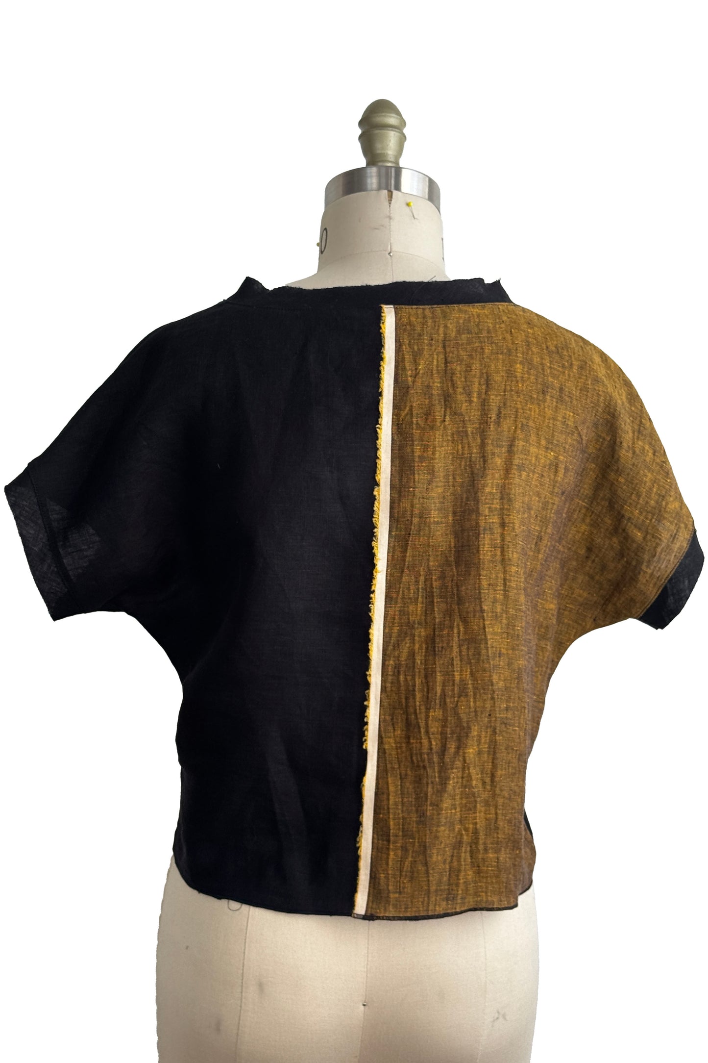 Jen Top Cropped | Linen | Moon Dot Moth Print | Black, Ochre & Natural | Small (2)