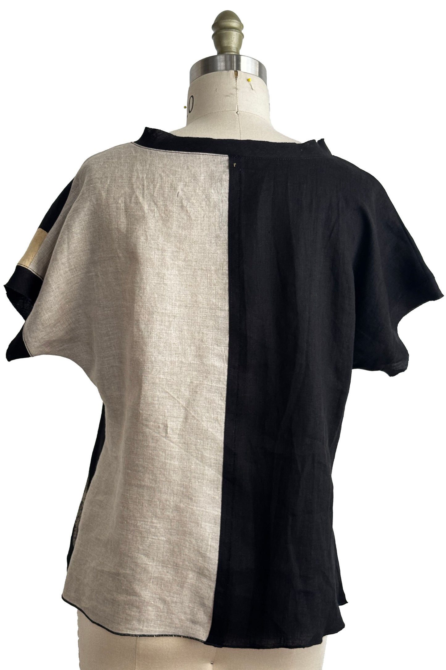 Jen Top Long | Linen | Moon Dot Moth Print | Black & Natural | Small (2)