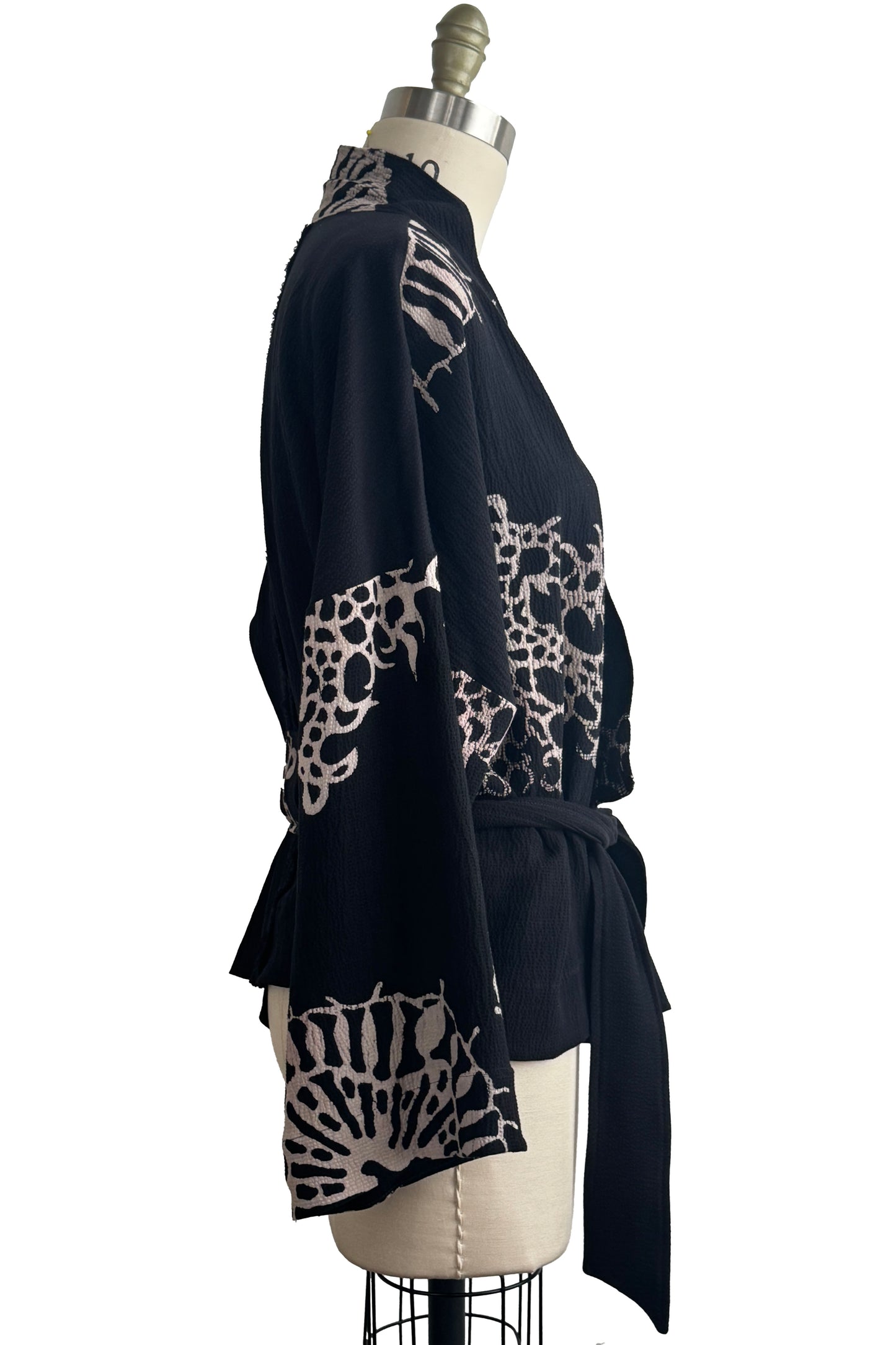 Kimono Jacket | Heavyweight Pebble Silk | Oceana Print | Black & Natural | Small (2)
