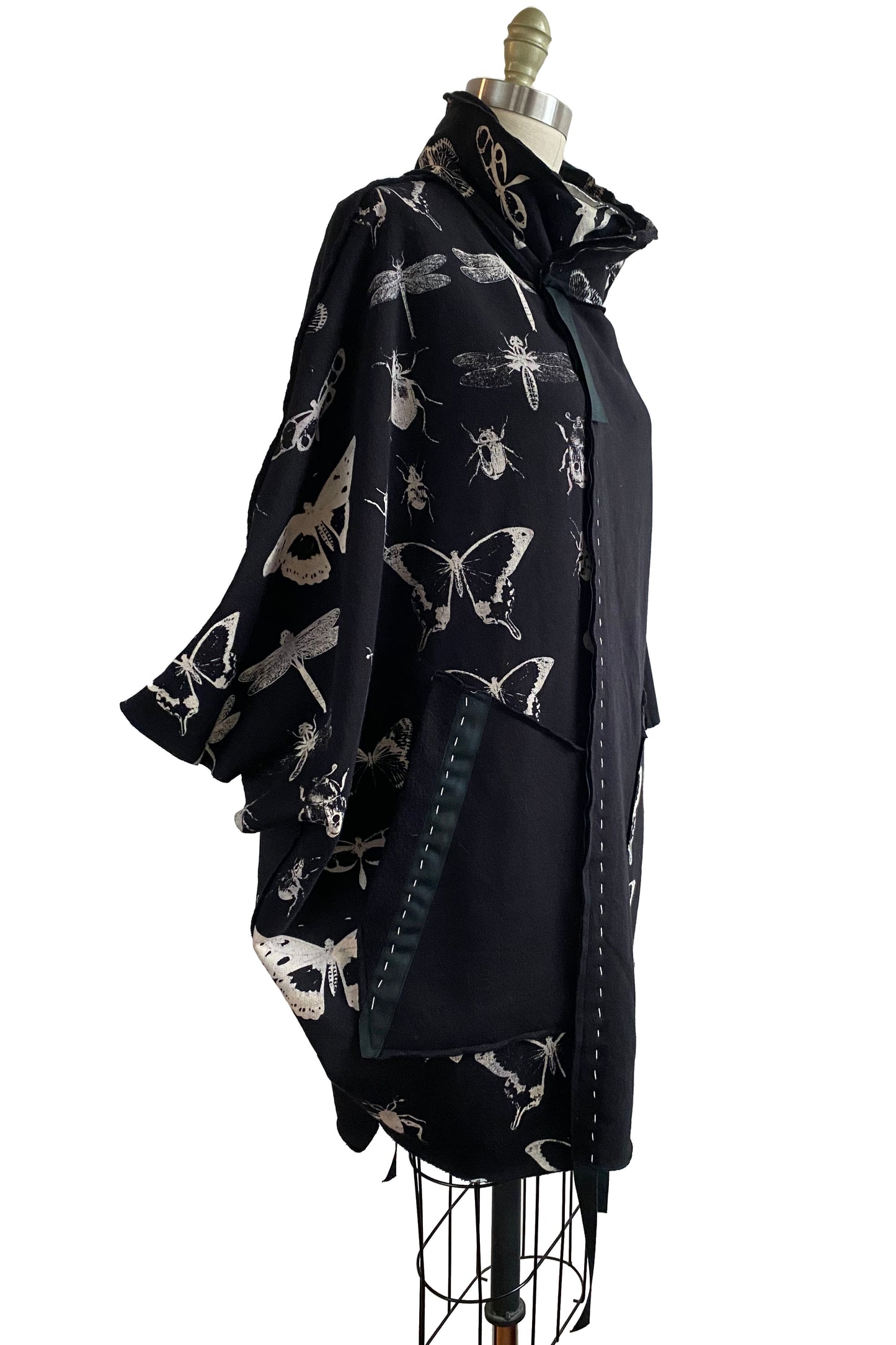 Wolf Cape w/ Bug Print - Black & Natural - Large